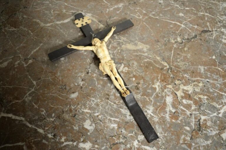 Crucifix (accidents)