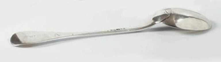 CUILLER À RAGOÛT en argent uniplat, la spatule oblongue gravée «V Begeau»
