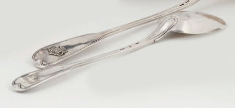 CUILLÈRE À RAGOÛT en argent à filets; la spatule gravée R