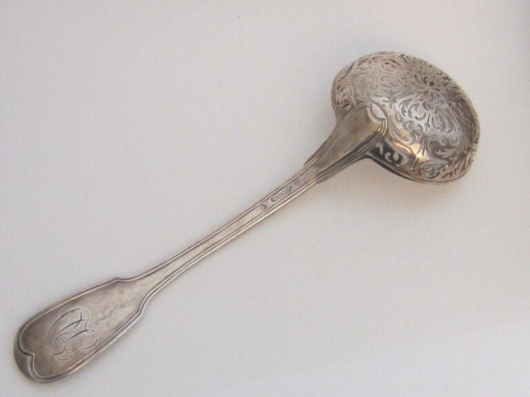 CUILLÈRE À SUCRE en argent (950‰), à filets, la spatule gravée