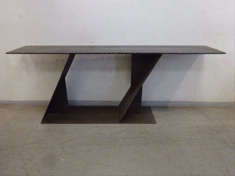 Dans le goût de Bernar VENET Console de section rectangulaire en acier bru