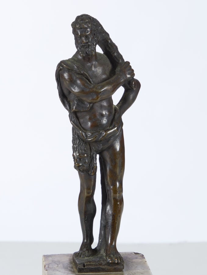 DANS LE STYLE DE L'ÉCOLE FLAMANDE - DU XVIIE SIÈCLE - Hercule en bronze à patin…