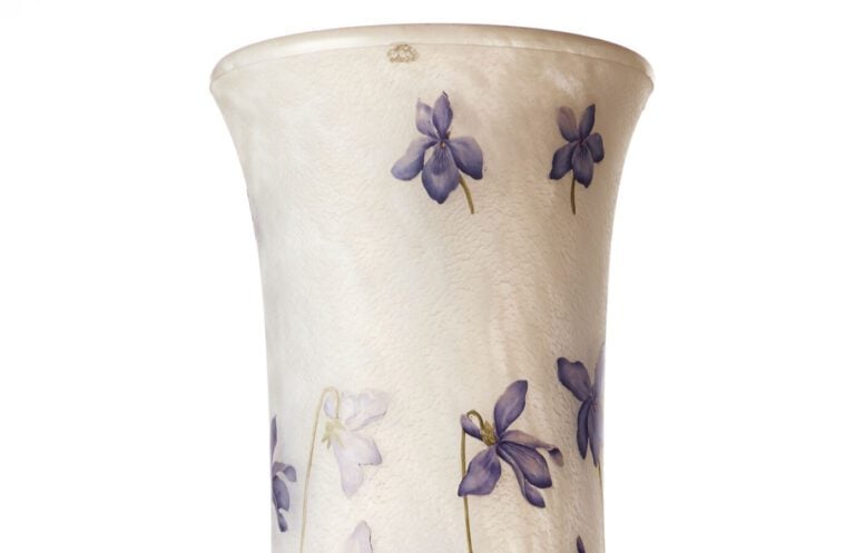 DAUM NANCY - Rare vase rouleau à col évasé et piédouche circulaire en verre - d…