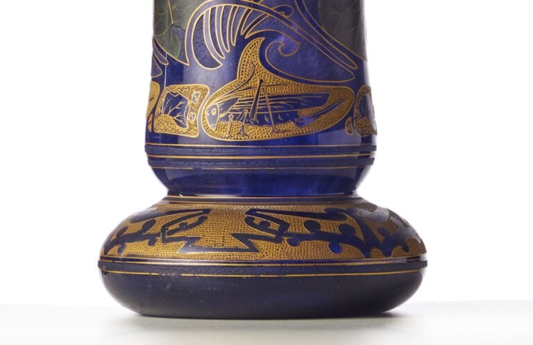 DAUM NANCY - Rare vase rouleau à col évasé et piédouche circulaire en verre - d…