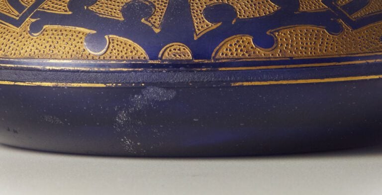 DAUM NANCY - Rare vase rouleau à col évasé et piédouche circulaire en verre - d…