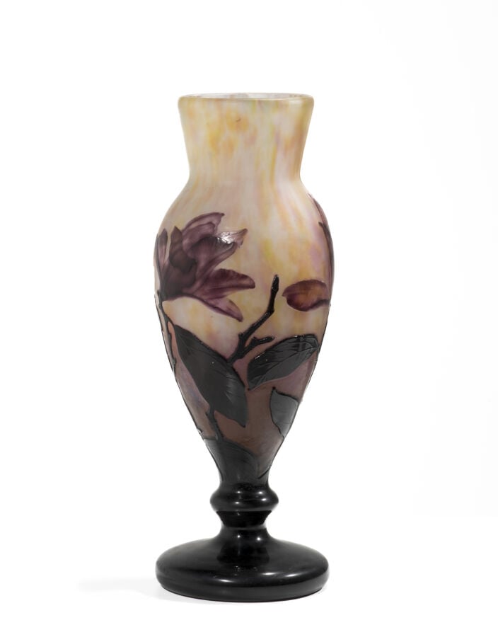 DAUM NANCY - Vase de forme balustre sur piédouche circulaire en verre - doublé…