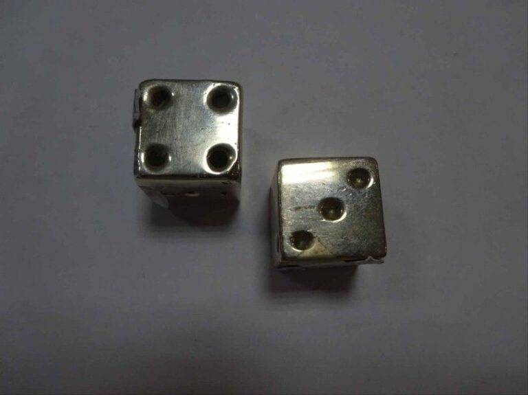 DE à jouer en argent (925°/00) Poinçon à la Minerve, 1er titre Poids total : 65 g 197589