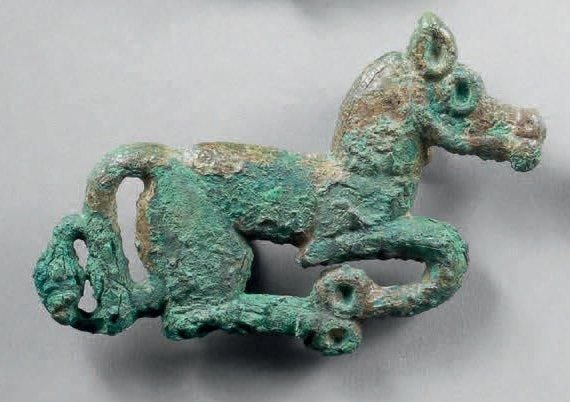 Décor de harnachement dans un style scythe représentant un cheval couch
