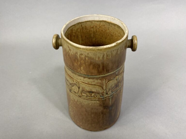 DENBAC - Vase en céramique émaillée dans les tons marron à décor de frise de va…