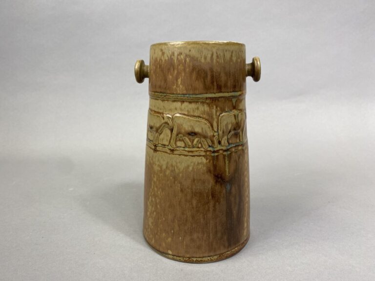 DENBAC - Vase en céramique émaillée dans les tons marron à décor de frise de va…