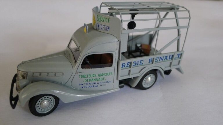 Dépanneuse Renault 1940 - Miniature à l'échelle du 1/43e de la dépanneuse agricole type BFP «Primoquatre» de couleur gris