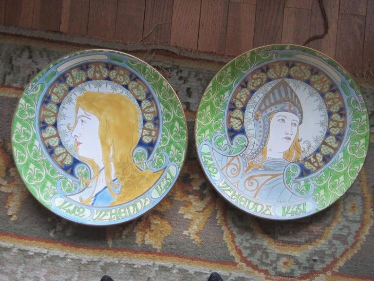Deux assiettes «Jeanne d'Arc»