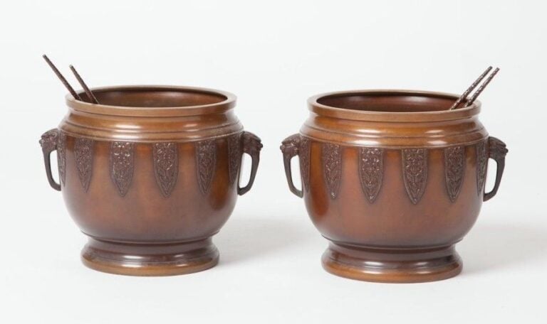 Deux braséros (hibachi) en bronz