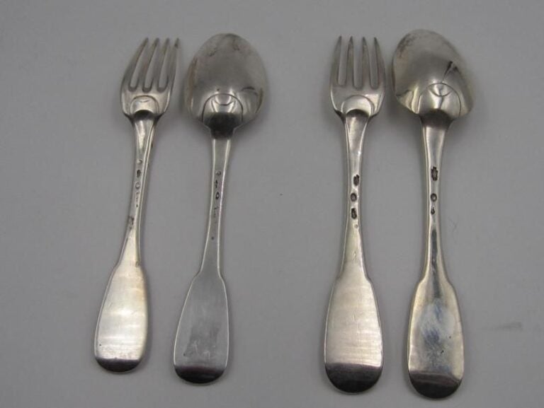 Deux couverts en argent uniplat (repolis)