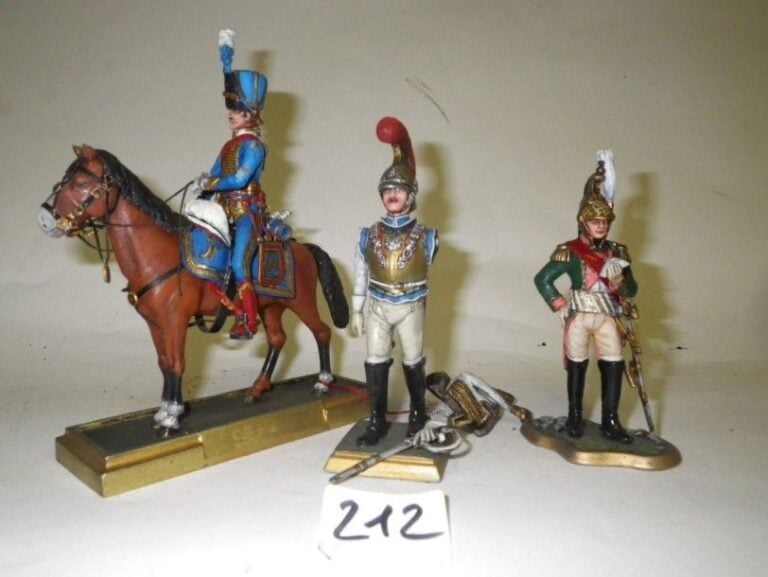 Deux figurines et un cavalier Ier Empire grande taille de fabrication: «Tradition»