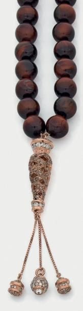 Deux MISBAH en or rose (750 millièmes) ajouré, serti de diamants et composé respectivement d'un rang de perles de sunstone et quartz oeil-de-tigr