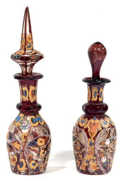 * Deux petits flacons en cristal