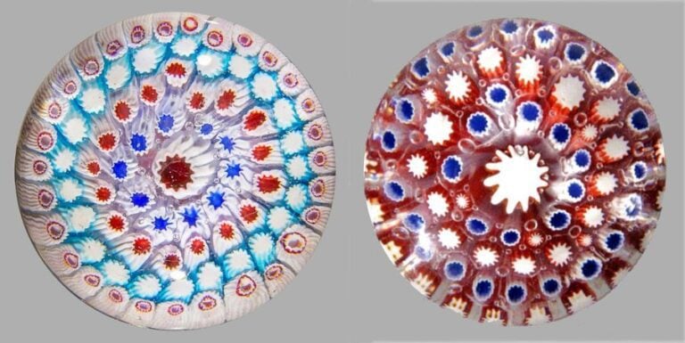 deux presse-papiers 1°/ Presse-papiers hémisphérique à décor de quatre cercles concentriques de bonbons polychromes autour d'un bonbon central blanc et roug
