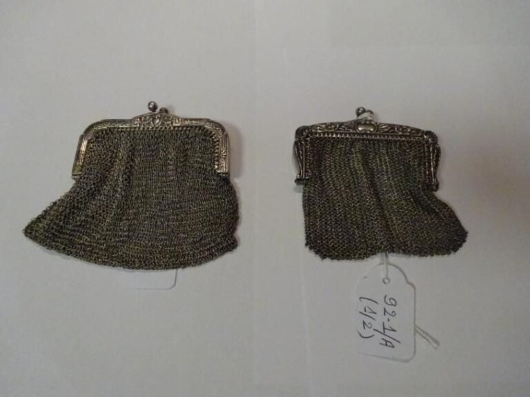 Deux sacs en argen