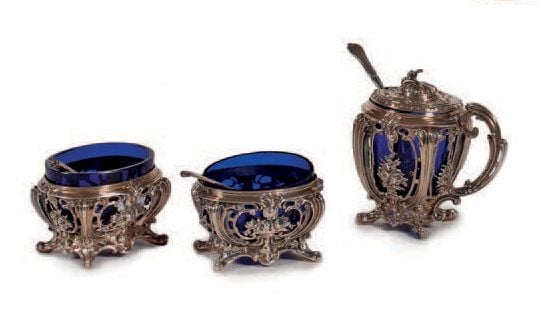 DEUX SALERONS avec leurs cuillères (un intérieur différent)