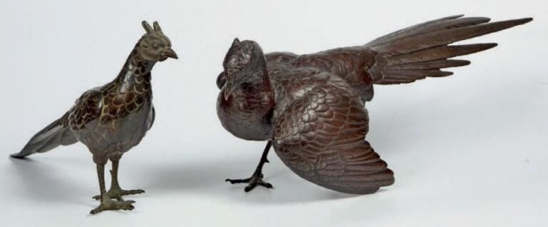 Deux sujets en bronze de patine brune, représentant un faisan et une poule faisan