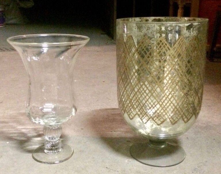 Deux vases en verre, dont un églomis