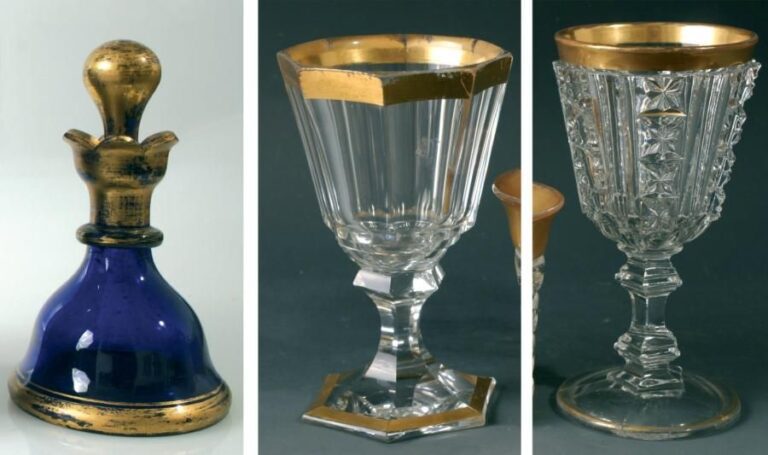 Deux verres à pied en cristal, l'un de Saint-Louis taillé à côtes plates et filet doré, le second de Baccarat moulé à côtes creuses, diamants étoilés et filets doré