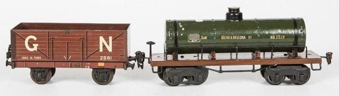 Deux wagons: - Wagon citerne «Diego et Arizona HY n° 2928» en tôle peinte à 2 boggie