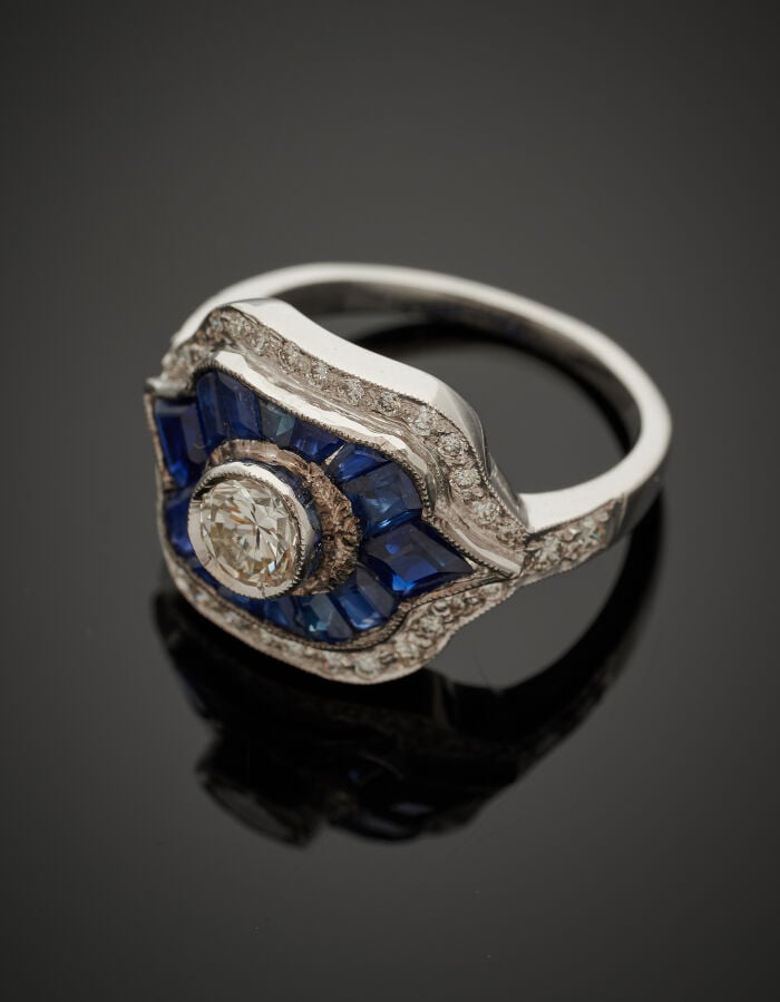 DIAFINI - BAGUE géométrique en or gris (750‰) serti de diamants taille brillant…