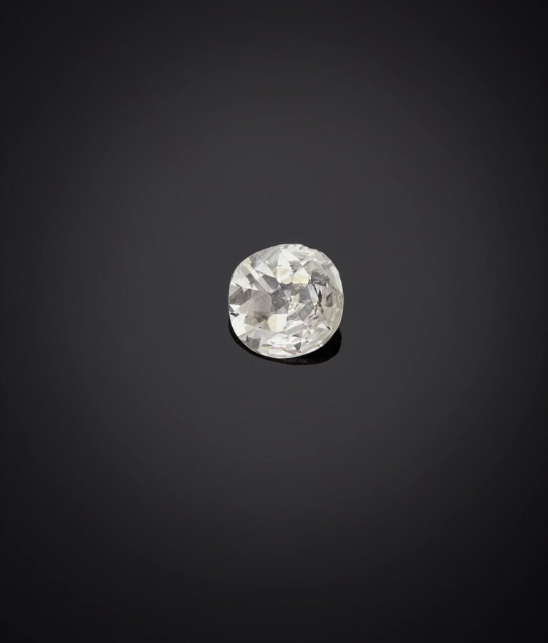 DIAMANT taille coussin pesant 1,63 carat. Chocs. - Accompagné d'un rapport d'an…