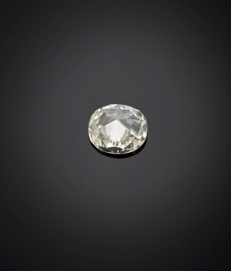DIAMANT taille coussin pesant 1,63 carat. Chocs. - Accompagné d'un rapport d'an…