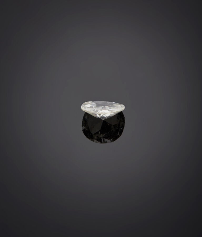 DIAMANT taille coussin pesant 1,63 carat. Chocs. - Accompagné d'un rapport d'an…
