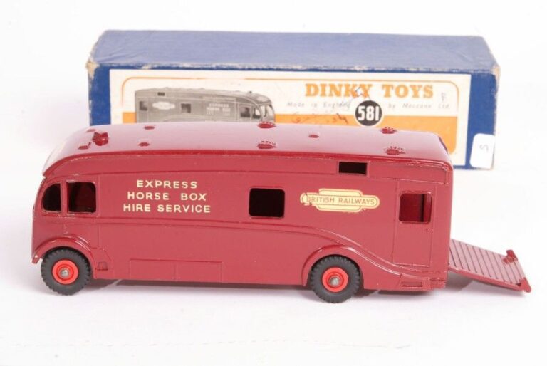 Dinky (GB) «Camion Horse Box» n° 581 100%