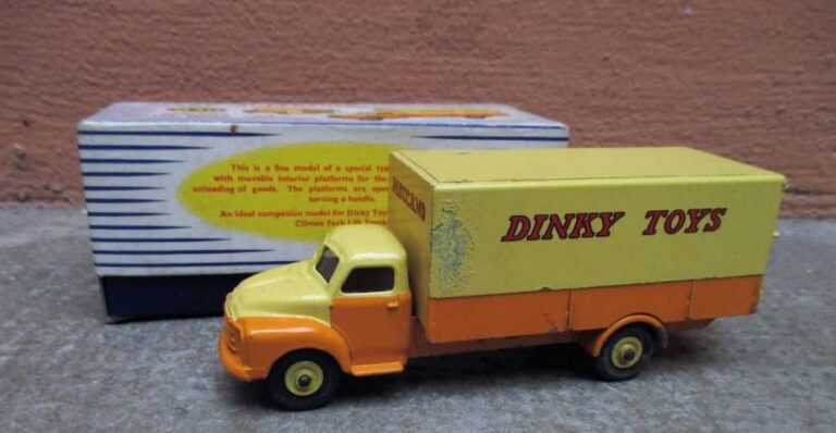 DINKY SUPERTOYS Camion BEDFORD PALLET JEKTA bicolore jaune, Ref : 93