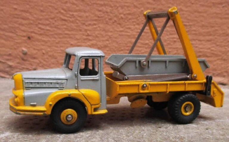 DINKY TOYS Camion Unic multibenne Marrel N° 38