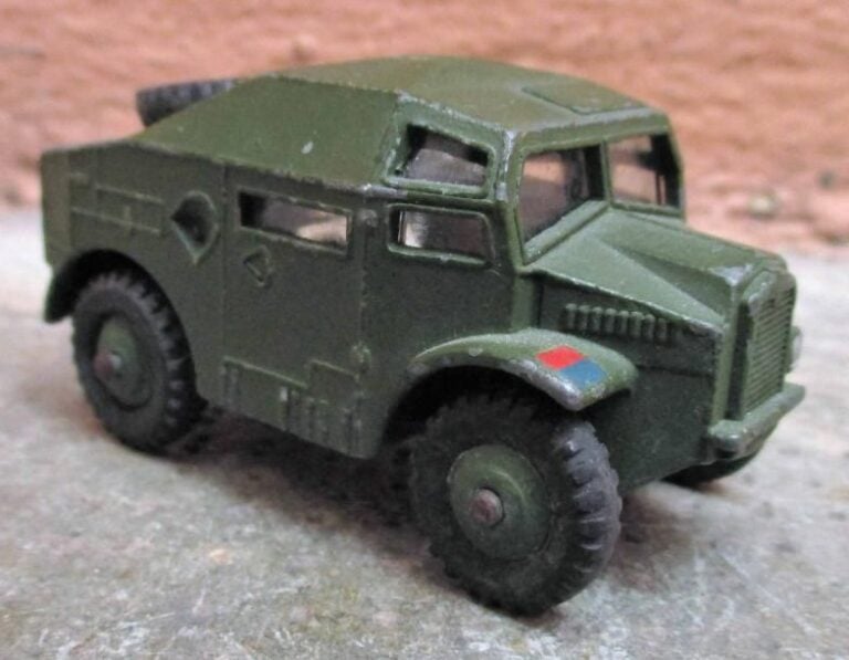DINKY TOYS Field Artillery tractor, Ref : 68