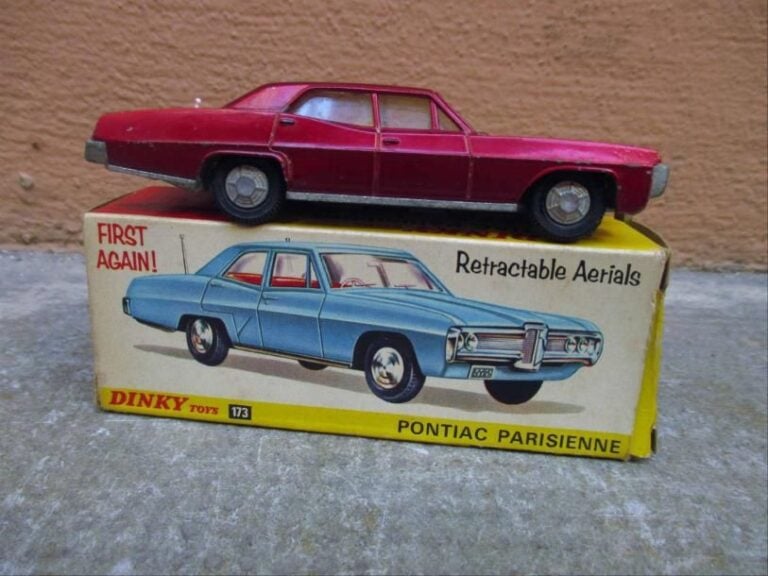 DINKY TOYS Pontiac parisienne rouge métal, N° 46371/6