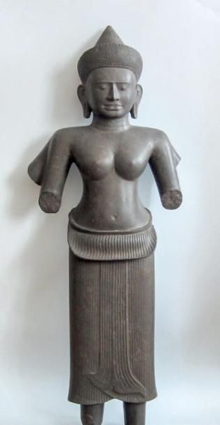 Divinité féminine, sculptée en ronde boss