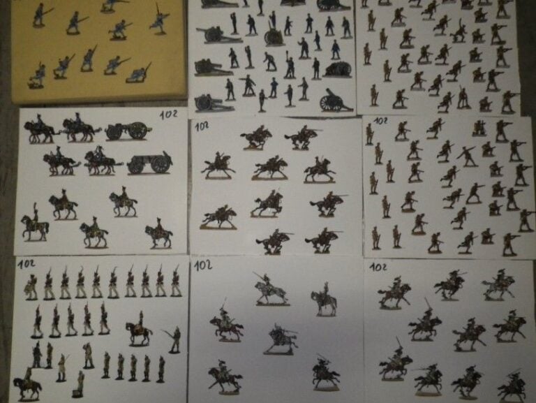 Dix plaquettes du Ier Empire à la guerre de 1914 en peinture fine (plus de 100 pièces) - 100%