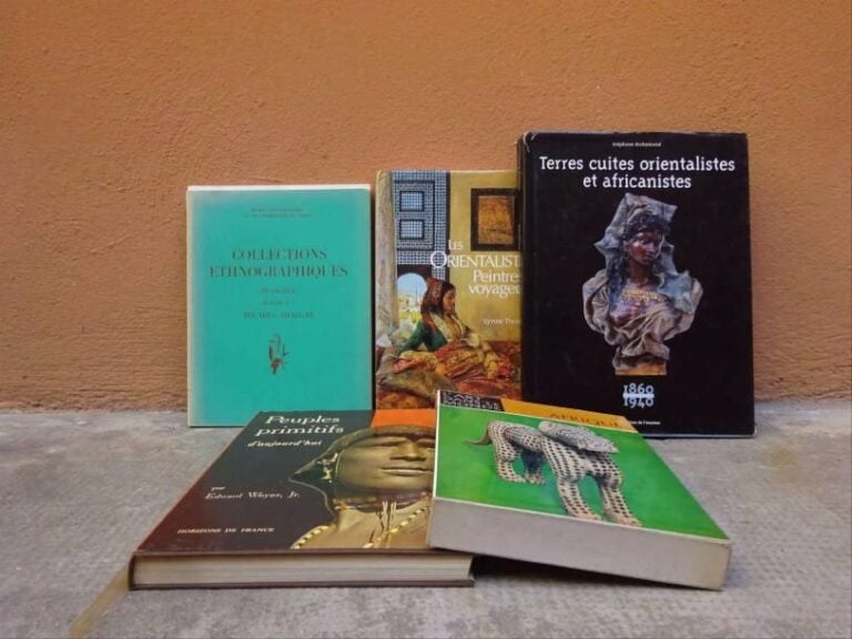 DOCUMENTATION AUTOUR DE L'AFRIQUE ET DE L'ORIENTALISME Elle comprend : > BALOUT