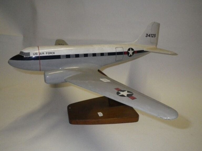 DOUGLAS C4