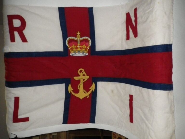 Drapeau «Coast guard» en étamine avec ancre et couronne et les lettres RNLI 100 x 164 cm