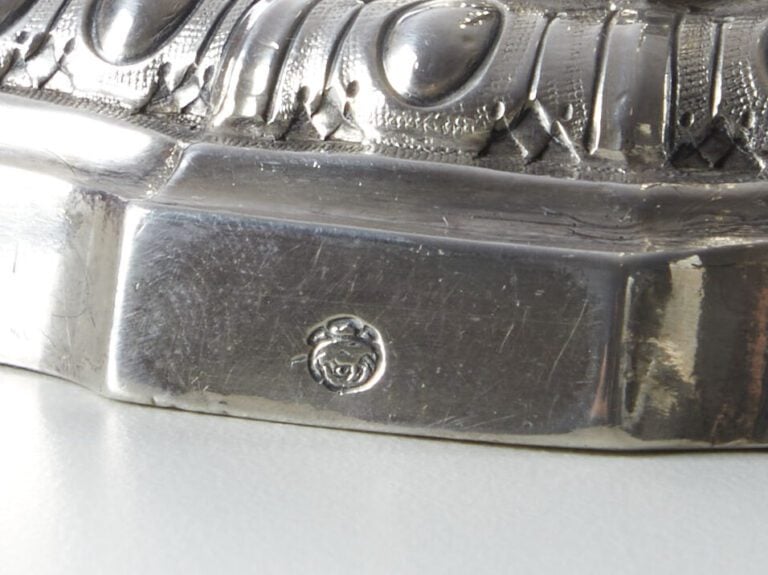 EDME-PIERRE BALZAC - Paire de flambeaux en argent et - leurs bobèches, la base…