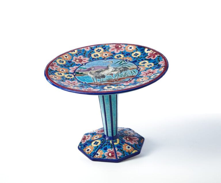 EMAUX DE LONGWY - Assiette montée à décor d'échassier - H : 24 cm Diam. : 31 cm…