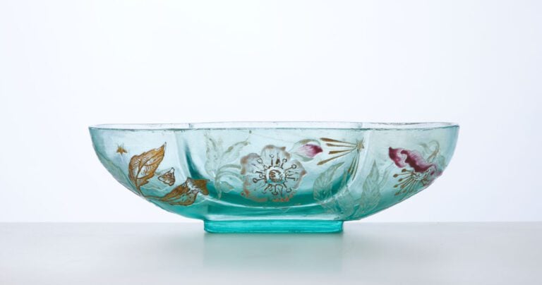 ÉMILE GALLE (1846-1904) - Grande coupe à corps de forme quadrilobée - sur talon…