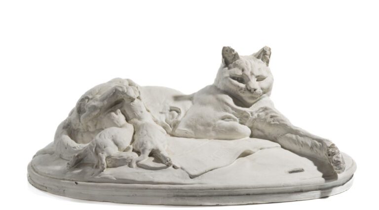 EMMANUEL FREMIET (1824-1910) - Chatte et ses petits - Sculpture en plâtre - Sig…