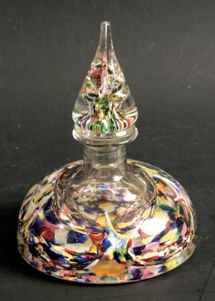 Encrier hémisphérique en verre à décor abstrait polychrome; bouchon en forme de goutt