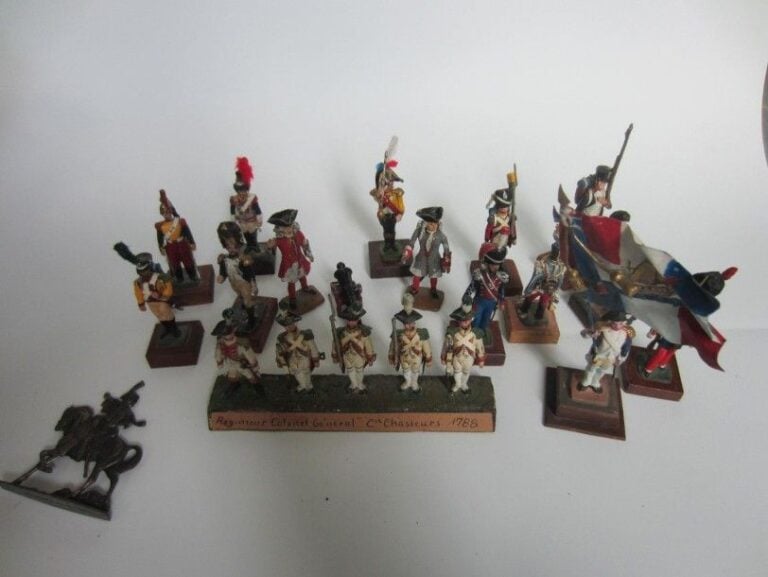 Ensemble de 19 figurines Louis XV et 1er Empire dont Metayer et divers Alexandre?
