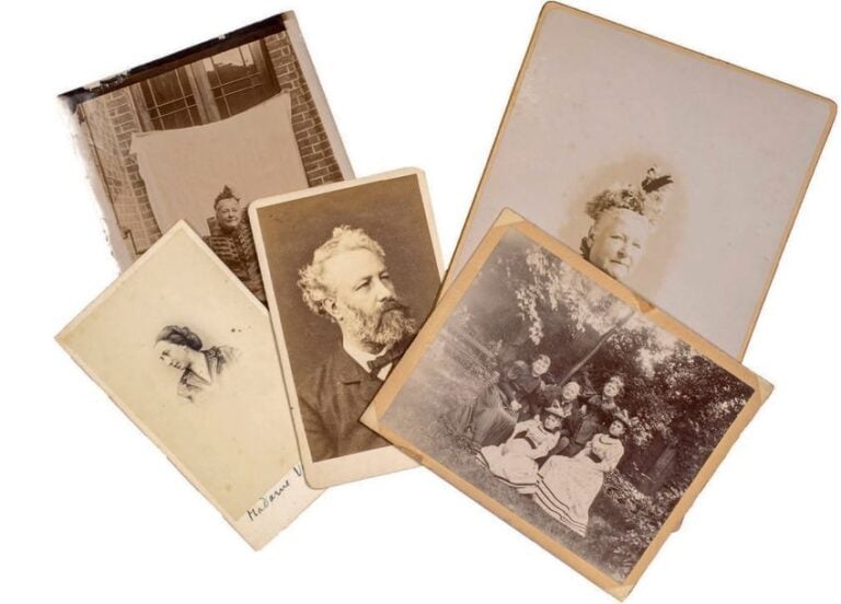 * Ensemble de cinq photographies originales de Jules Verne et sa famille