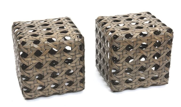 Ensemble de deux cubes en osier de bambou originaires des Philippines, renforcés à l'intérieur par un cadre en fe